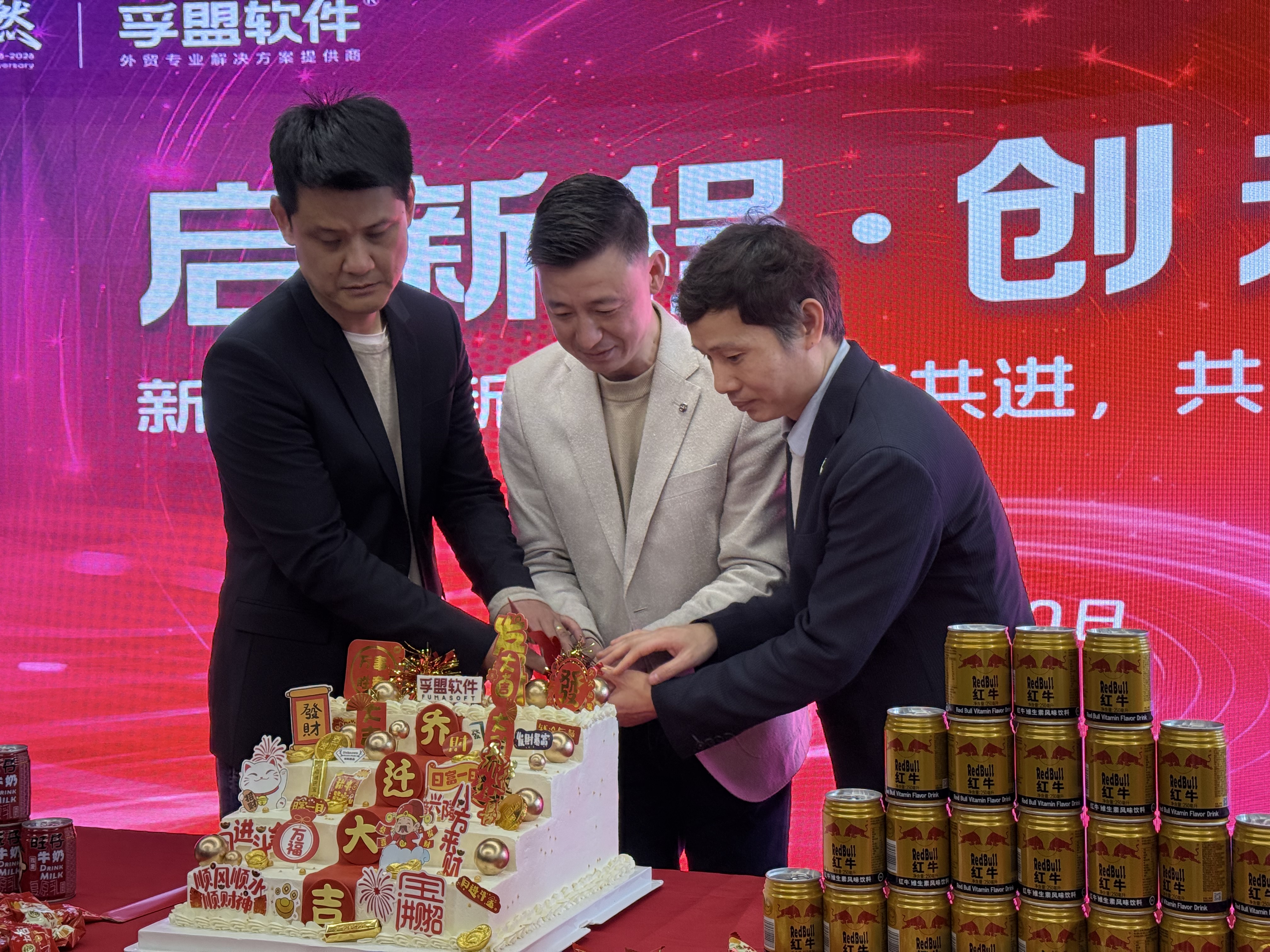 切蛋糕.jpg 切蛋糕.jpg